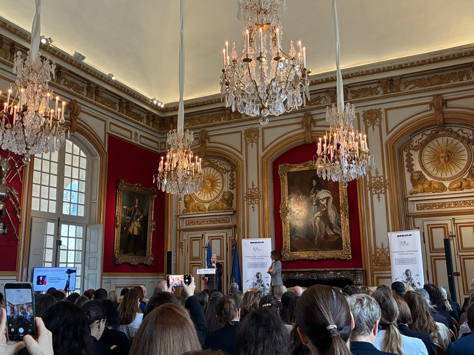 Le colloque Femmes de la Défense dans un salon de l'Hôtel national des Invalides